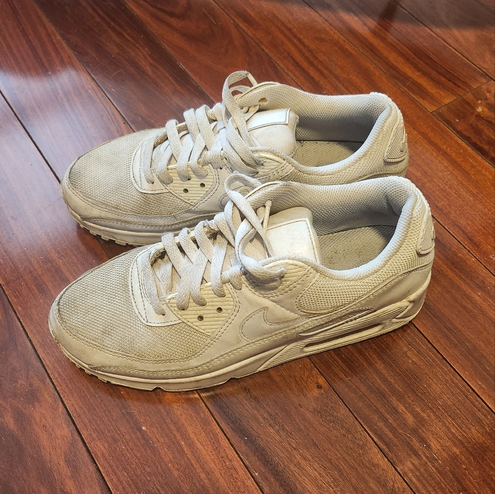Very used Nike Sneakers